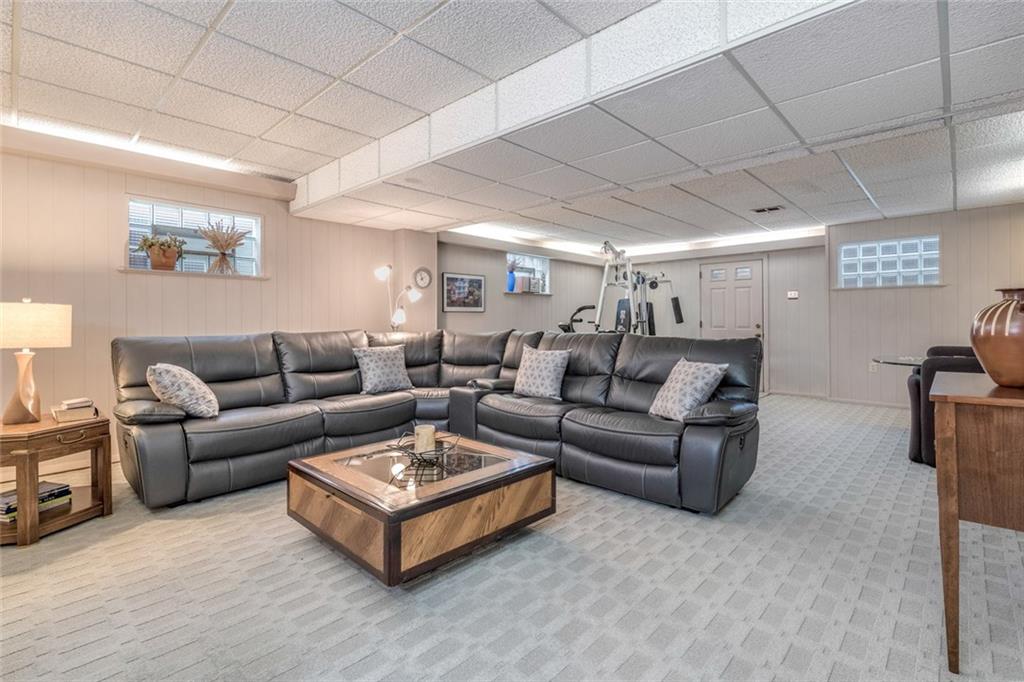 218 East Harbison Road Pittsburgh, PA 15205 - Photo 19 of 25 Gallery Image 19