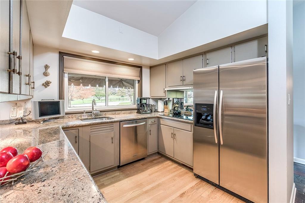 218 East Harbison Road Pittsburgh, PA 15205 - Photo 10 of 25 Gallery Image 10