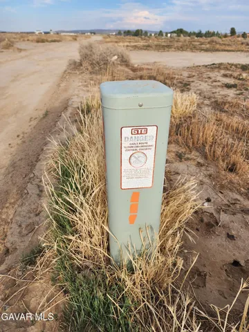 a sign that is on the side of a lake