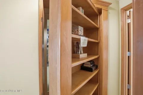 $1,149,000 | 1149 Dunromin Road, Priest River, ID 83856