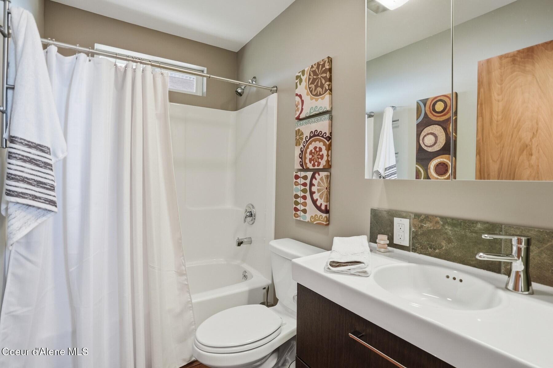 1149 Dunromin Road Priest River, ID 83856 - Photo 33 of 53 Bathroom vanity shower combo