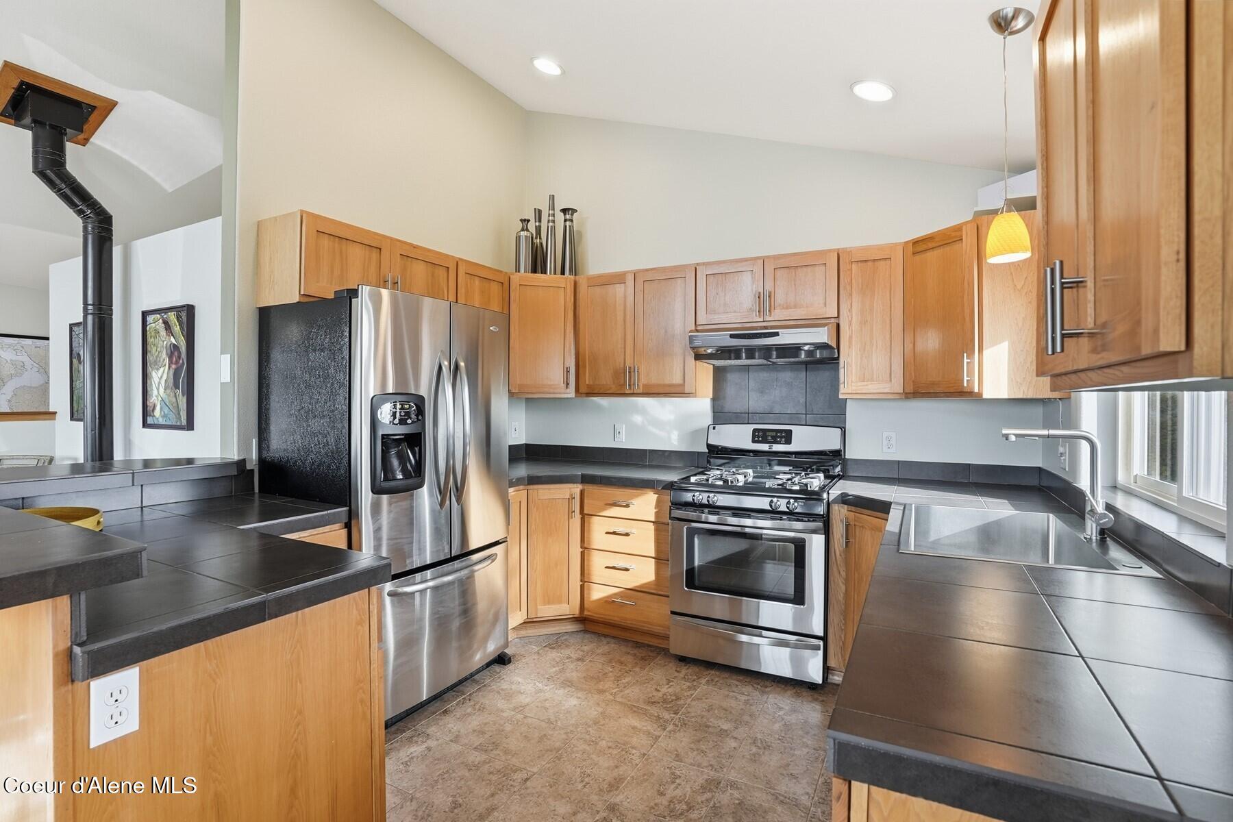 1149 Dunromin Road Priest River, ID 83856 - Photo 7 of 53 Modern kitchen stainless applc