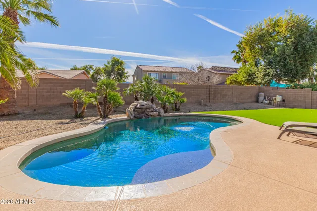 $575,000 | 2115 West Branham Lane, Phoenix, AZ 85041