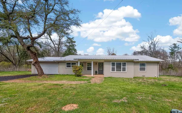 a view of a house with a backyard