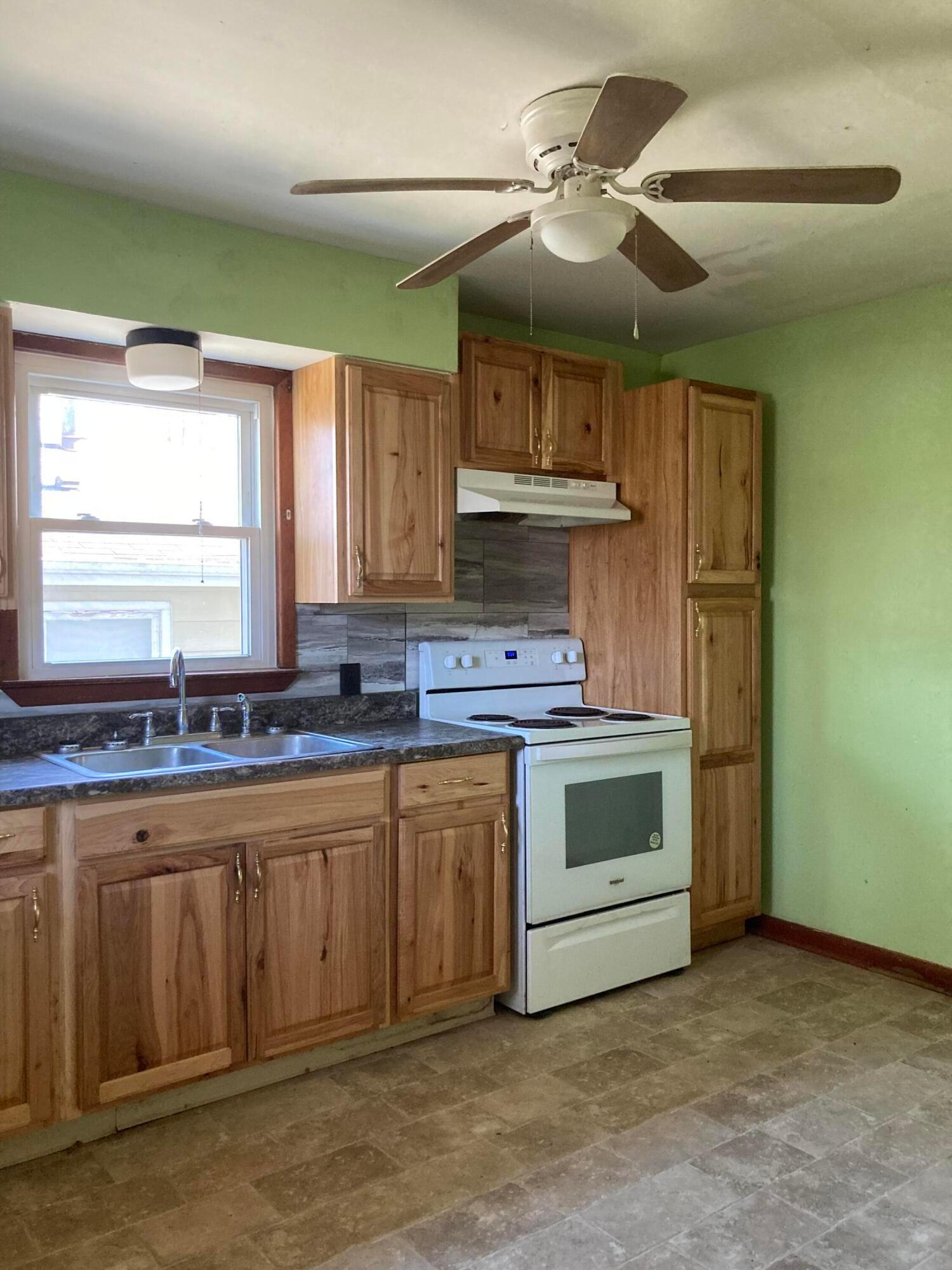607 Spring Street Lancaster, OH 43130 - Photo 10 of 25 Kitchen