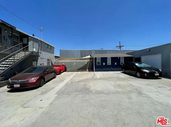 a view of a car park in front of house