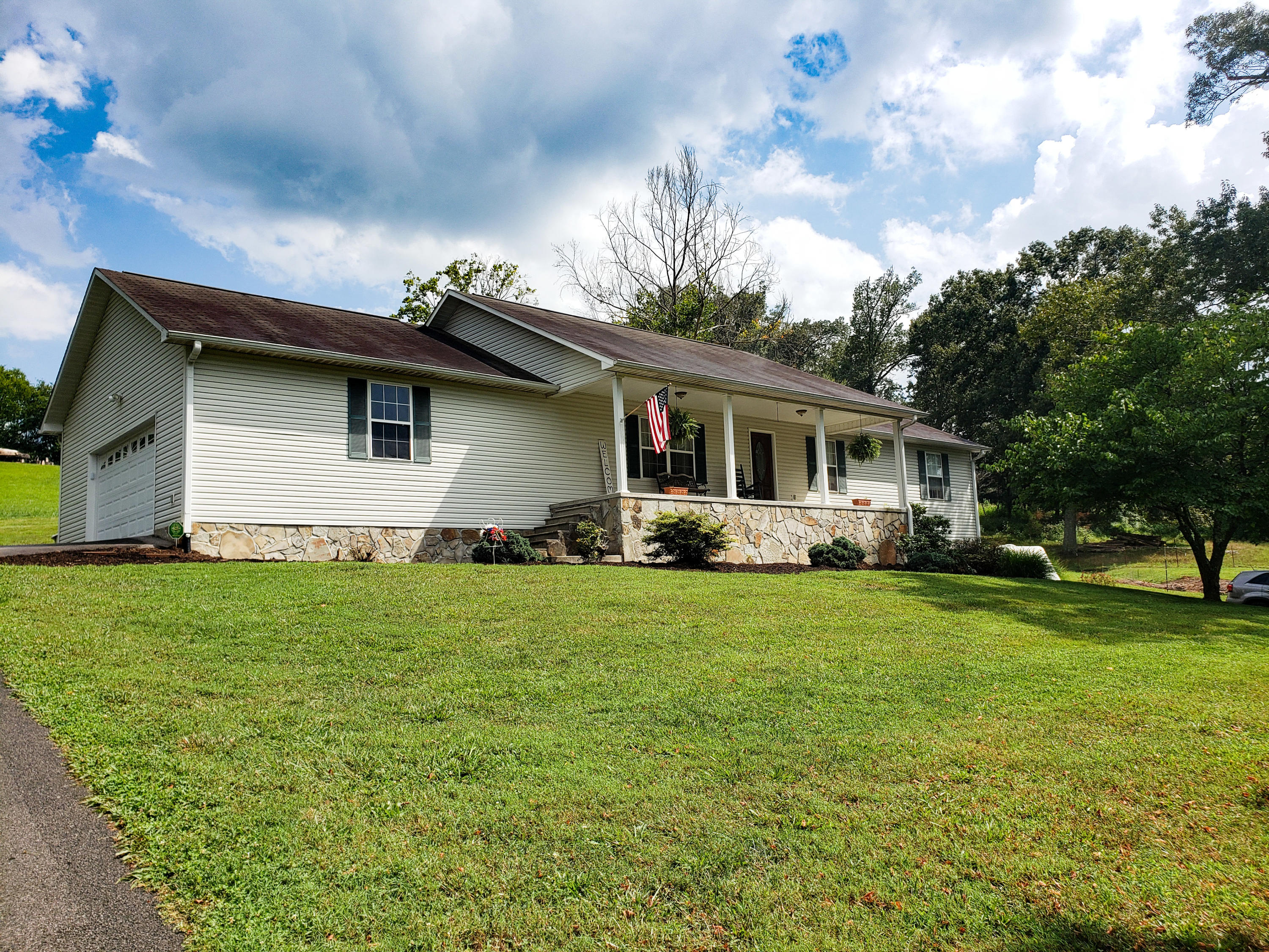 2135 Stockton Valley Road Philadelphia, TN 37846 - Photo 1 of 37 PSX_20200731_221602