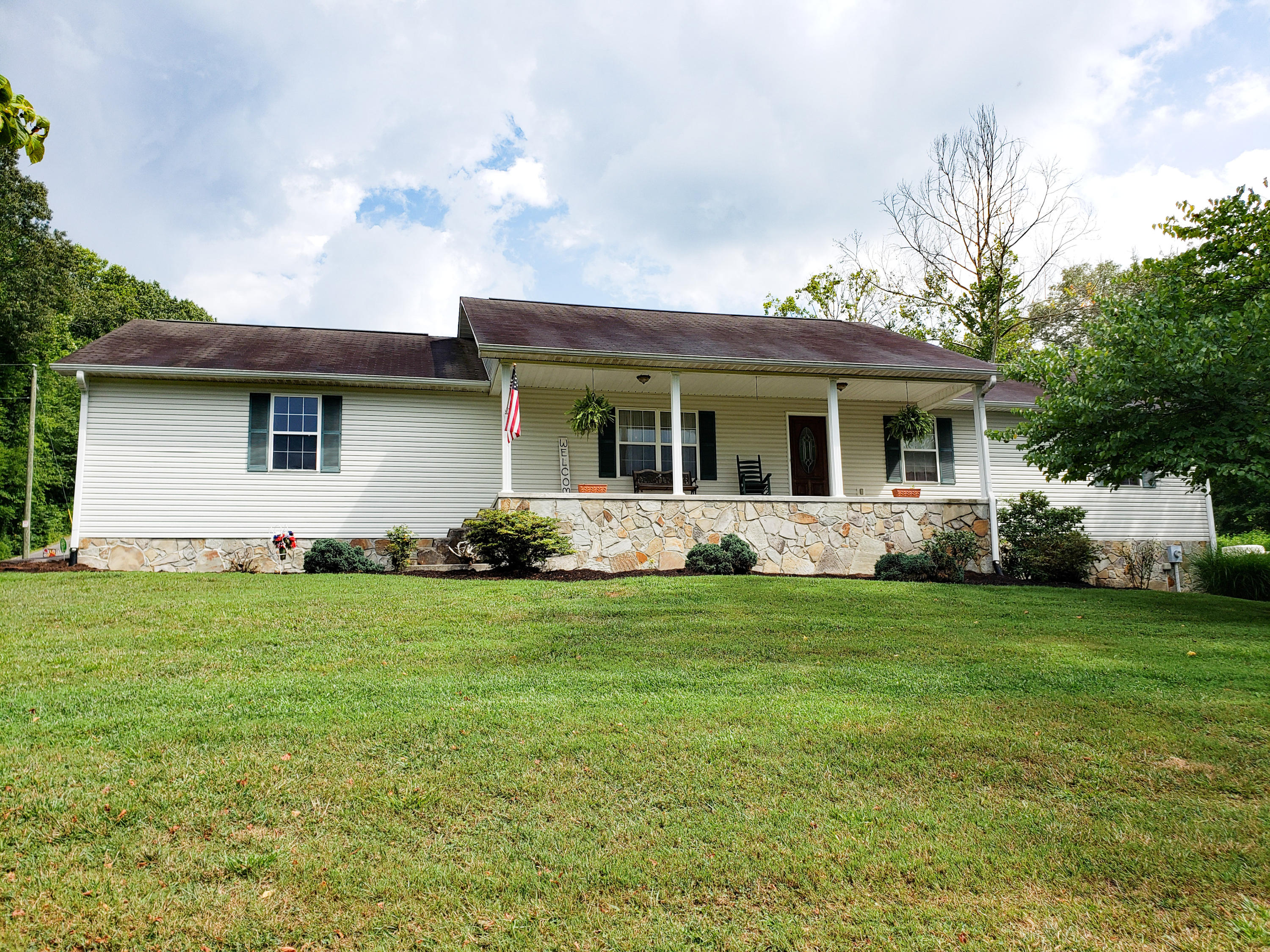 2135 Stockton Valley Road Philadelphia, TN 37846 - Photo 2 of 37 PSX_20200731_222342