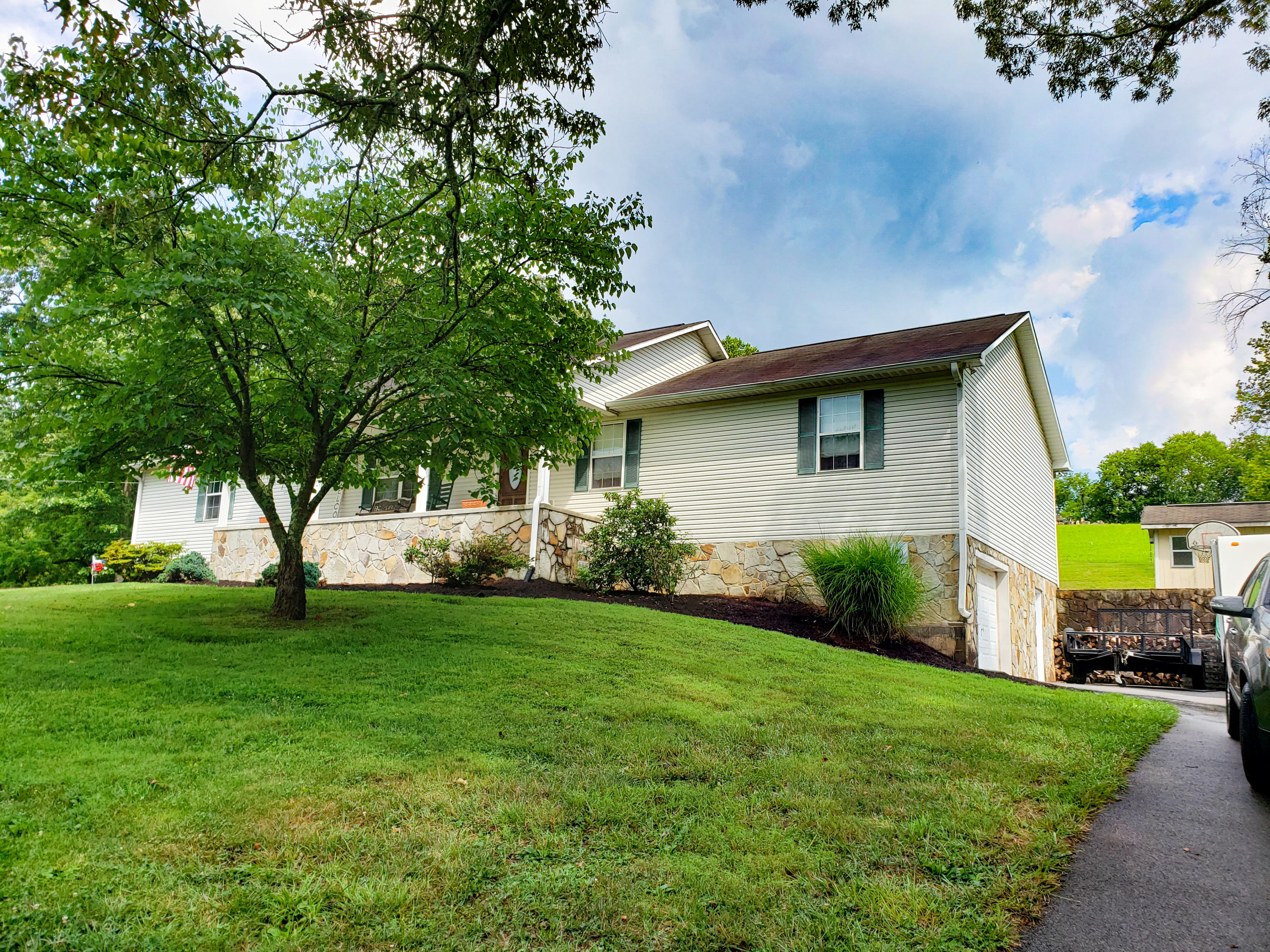 2135 Stockton Valley Road Philadelphia, TN 37846 - Photo 3 of 37 PSX_20200731_222145