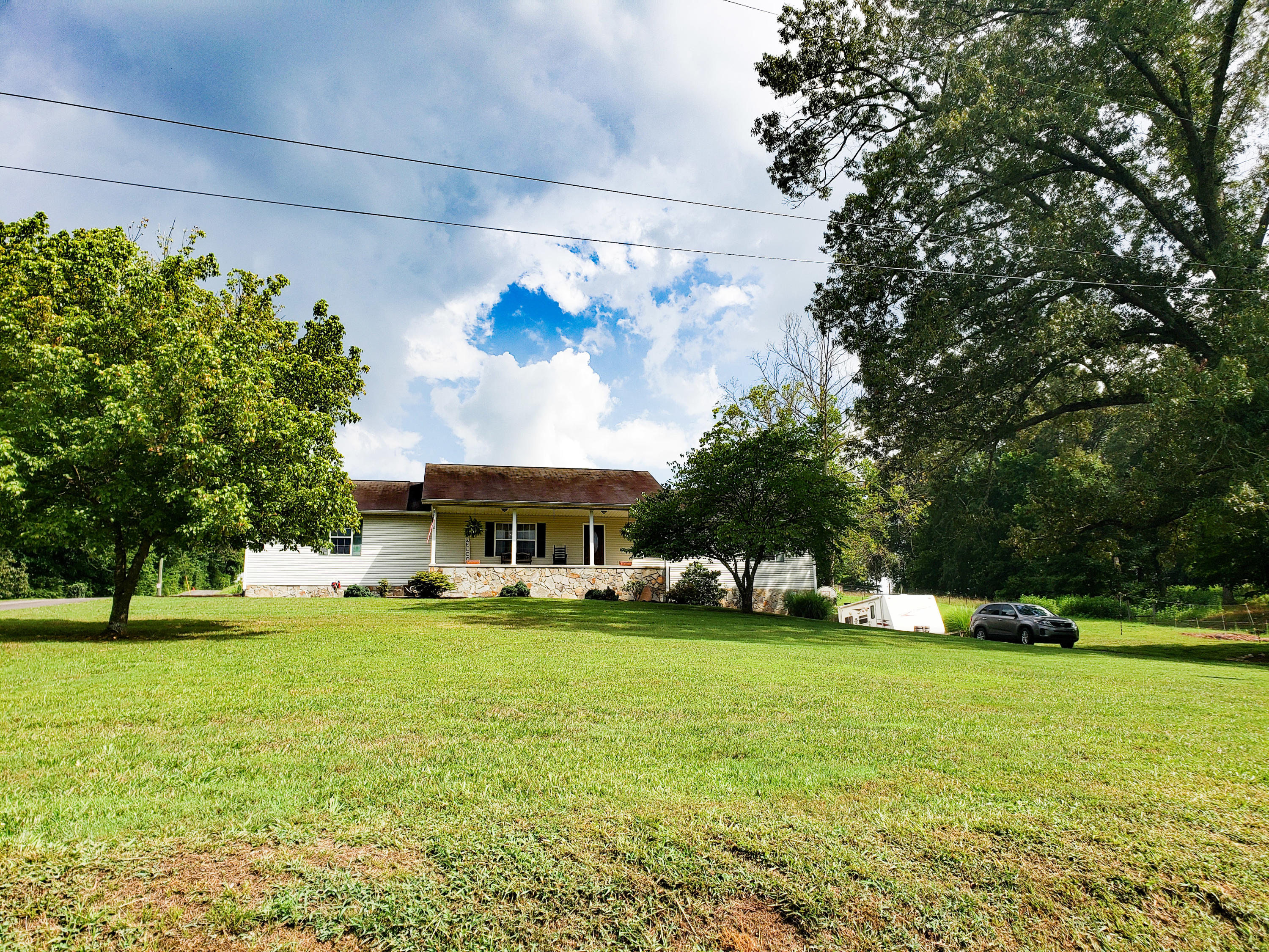 2135 Stockton Valley Road Philadelphia, TN 37846 - Photo 4 of 37 PSX_20200731_221905
