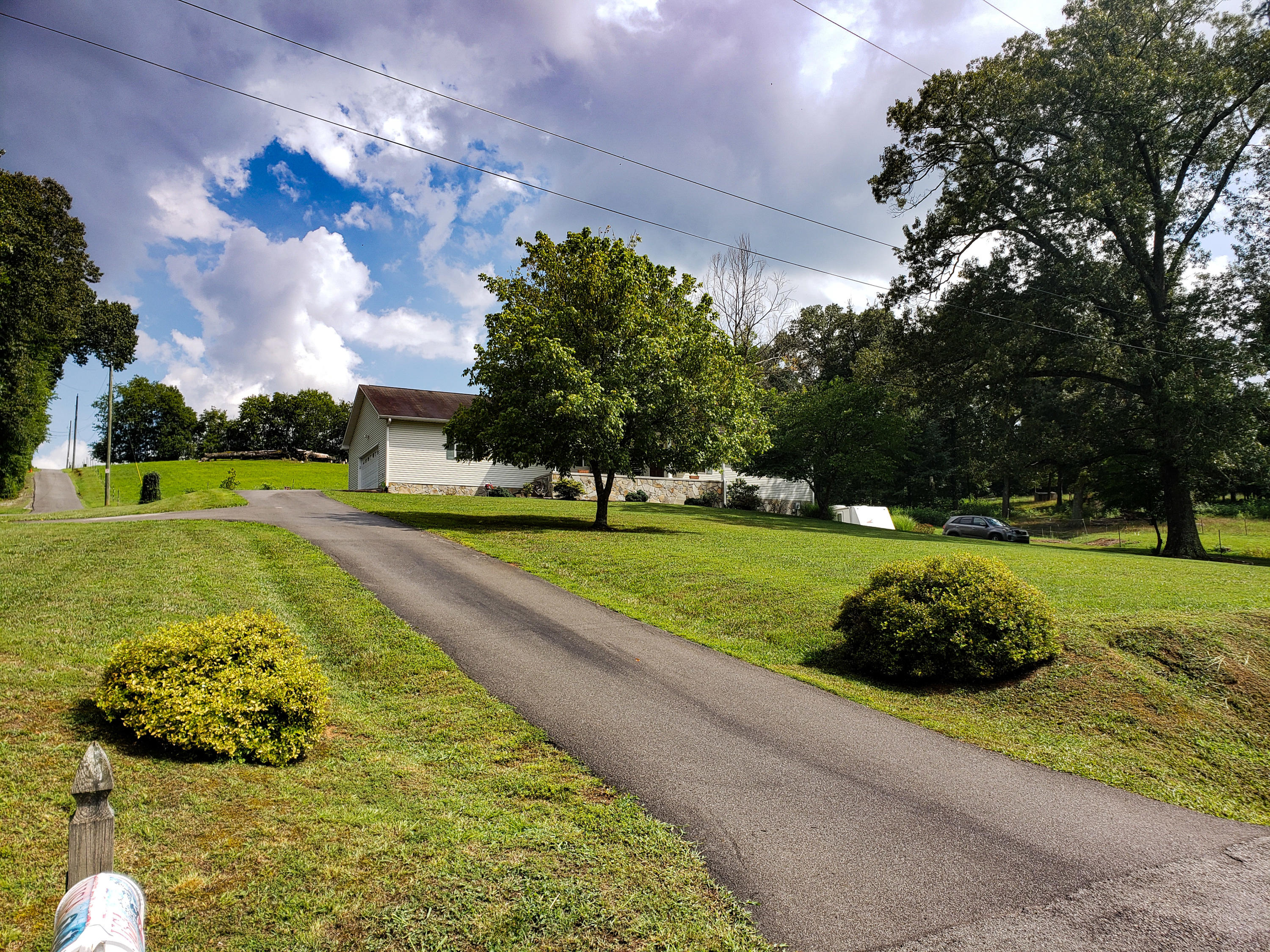 2135 Stockton Valley Road Philadelphia, TN 37846 - Photo 6 of 37 PSX_20200731_221715