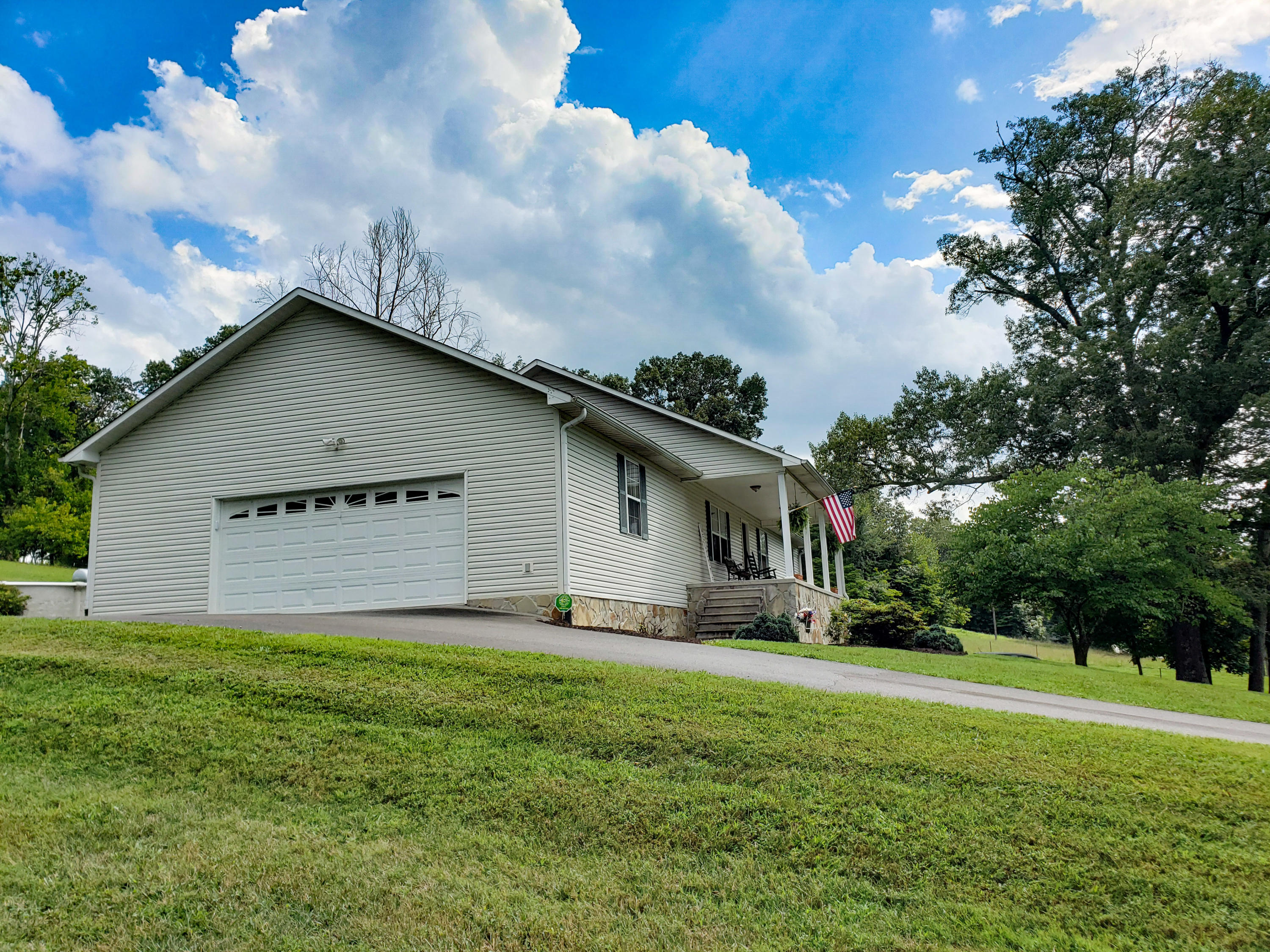 2135 Stockton Valley Road Philadelphia, TN 37846 - Photo 9 of 37 PSX_20200731_204102