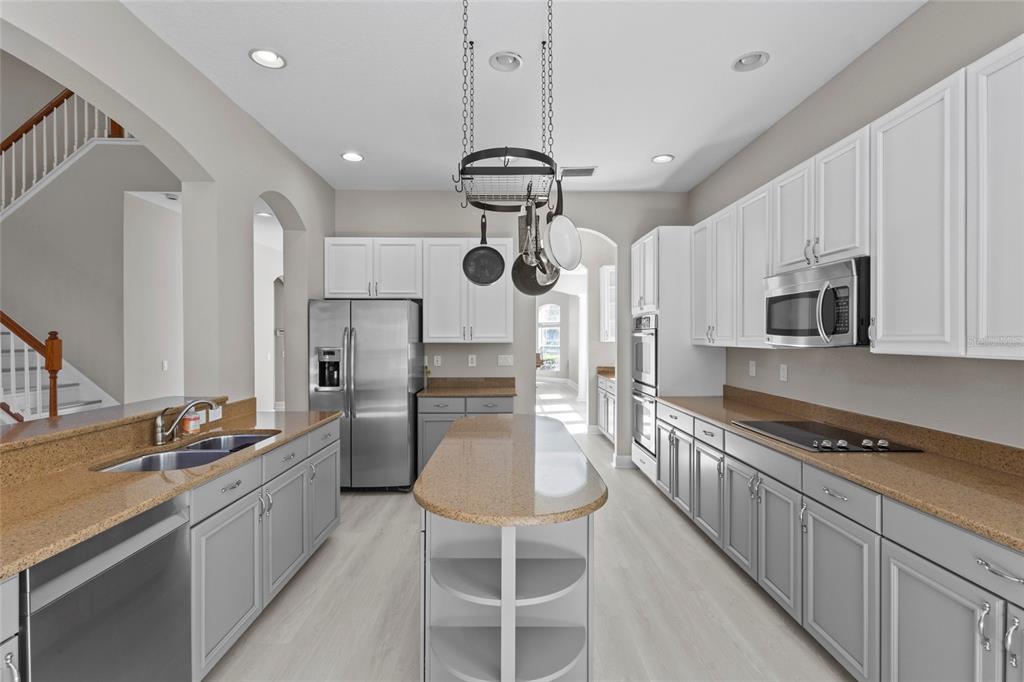 8134 Santa Rosa Court Sarasota, FL 34243 - Photo 12 of 52