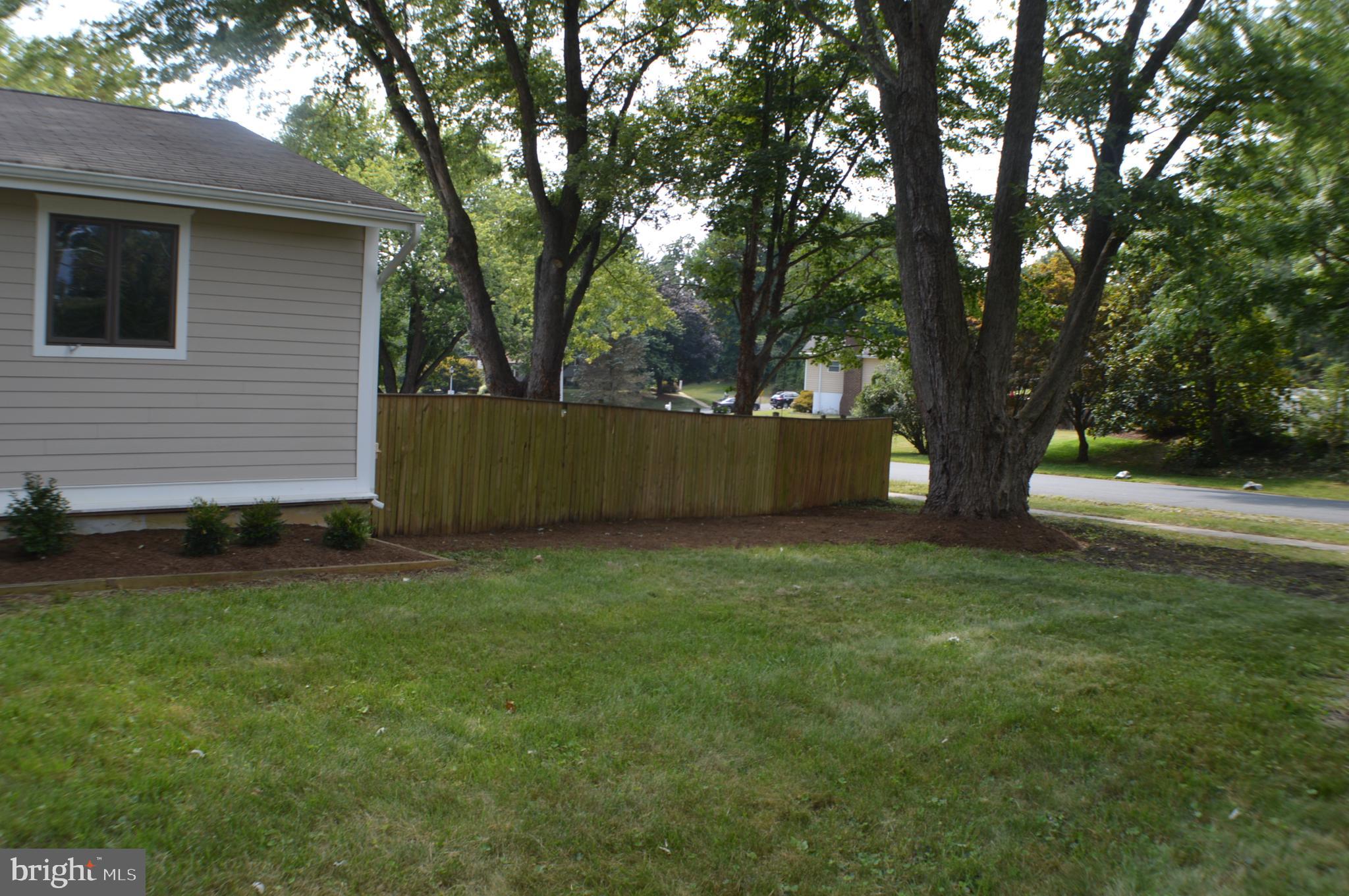1990 Valley Road Annapolis, MD 21401 - Photo 6 of 74 front yard