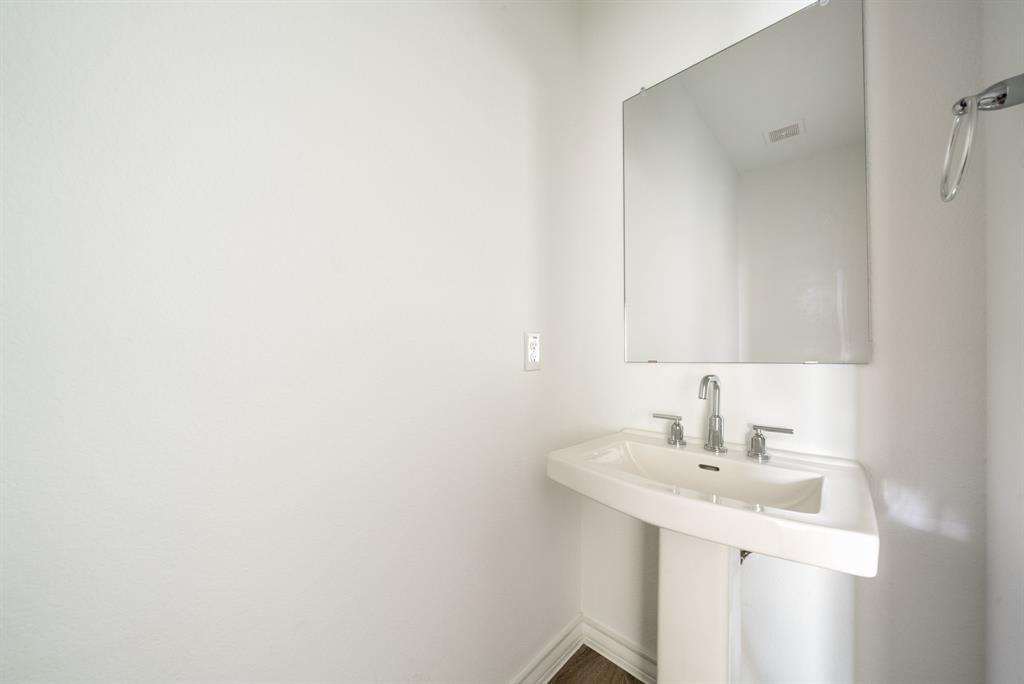 123 Watkinville Road Hutto, TX 78634 - Photo 7 of 30 Bathroom with baseboards