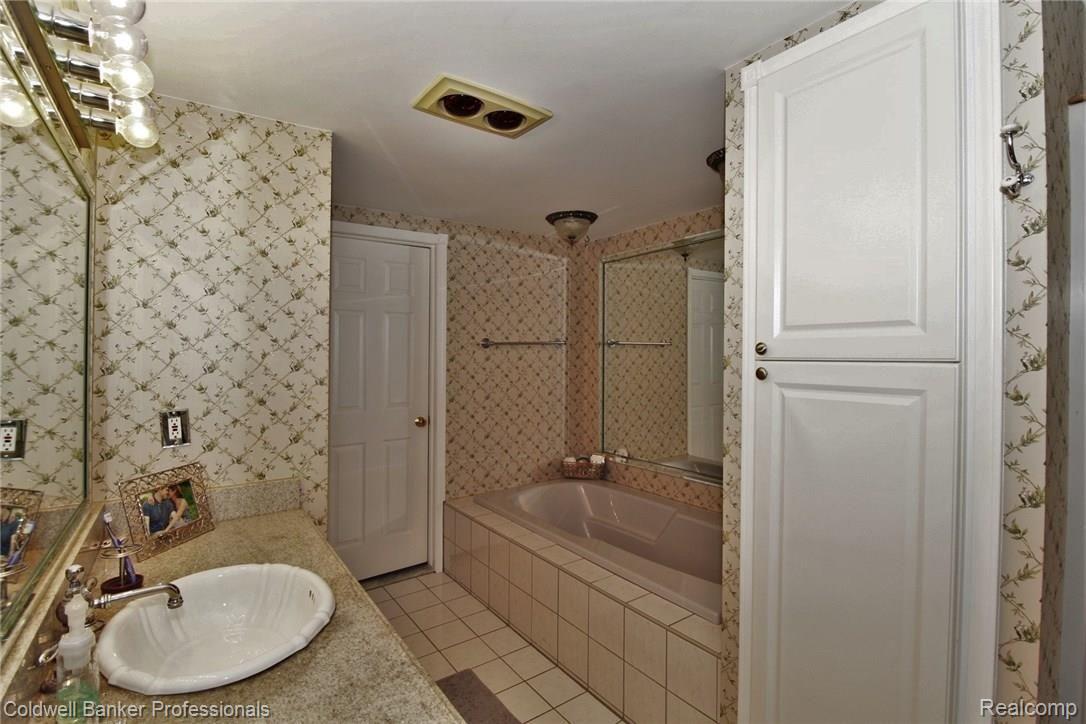 2793 Windemere Road Birmingham, MI 48009 - Photo 28 of 40 2793COLE (24).jpg