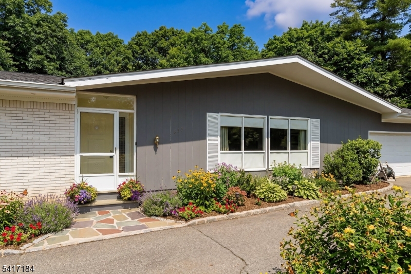 160 Glenview Road South Orange, NJ 07079 - Photo 3 of 32