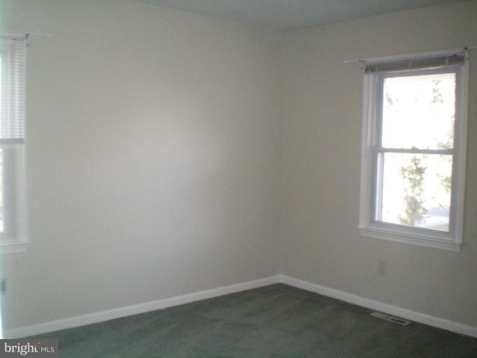 613 Truxton Road Annapolis, MD 21409 - Photo 4 of 24 an empty room with a window