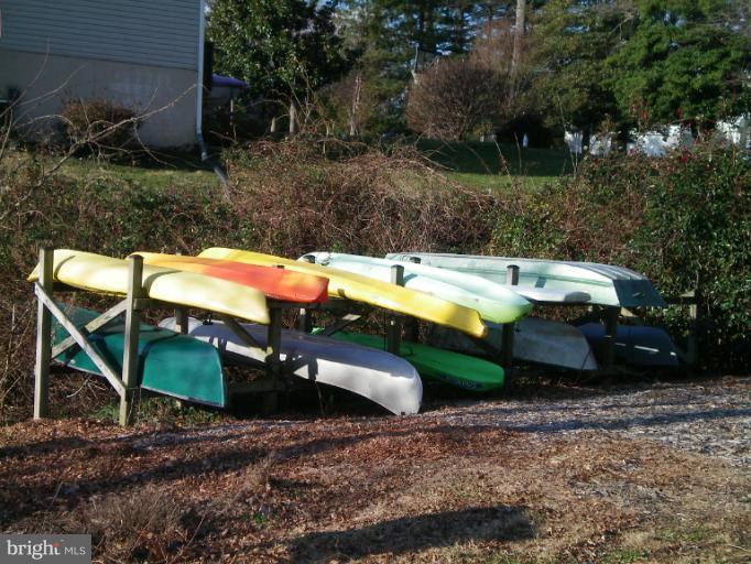 613 Truxton Road Annapolis, MD 21409 - Photo 5 of 24 a view of a yard with cars park