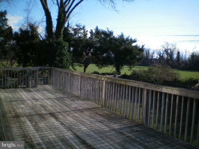 613 Truxton Road Annapolis, MD 21409 - Photo 9 of 24 a view of a wooden fence