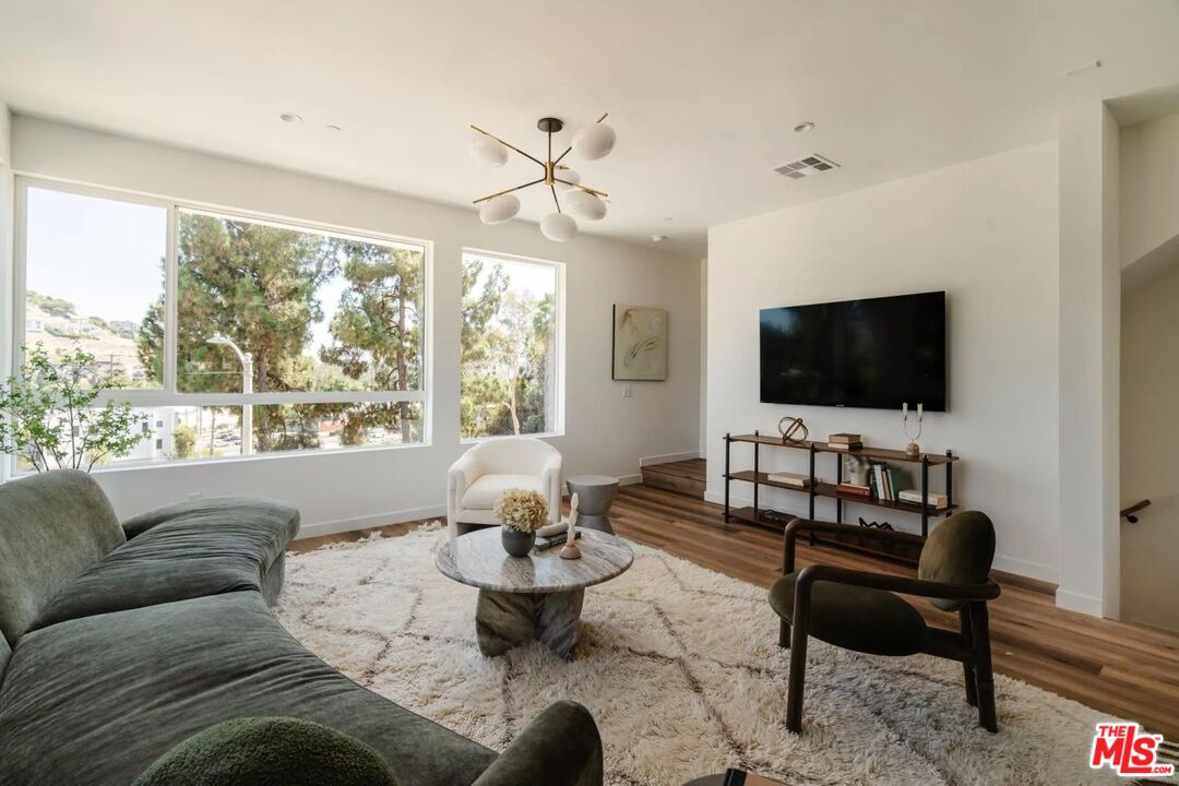 3852 Emery Way Los Angeles, CA 90065 - Photo 10 of 19