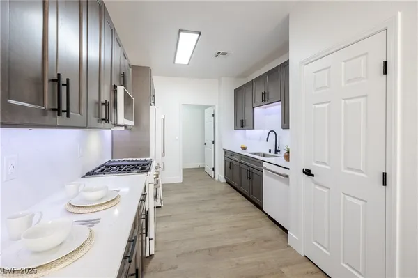 $2,401 | 540 West Horizon Ridge Parkway, Unit 6201, Henderson, NV 89012