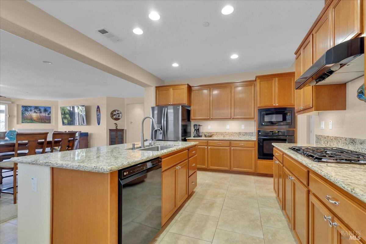 331 Frisbie Circle Vacaville, CA 95688 - Photo 17 of 93