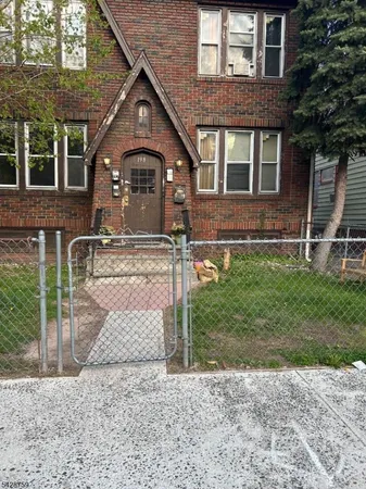$1,800 | 198 Eastern Parkway, Newark, NJ 07106