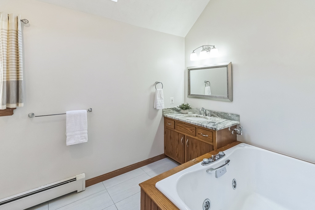 10 Daniels Road Mendon, MA 01756 - Photo 18 of 34 Gallery Image 18