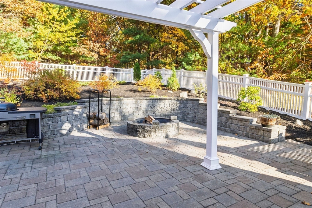 10 Daniels Road Mendon, MA 01756 - Photo 30 of 34 Gallery Image 30
