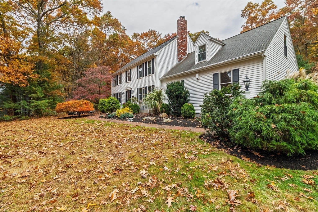 10 Daniels Road Mendon, MA 01756 - Photo 3 of 34 Gallery Image 3