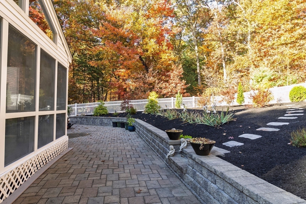 10 Daniels Road Mendon, MA 01756 - Photo 32 of 34 Gallery Image 32