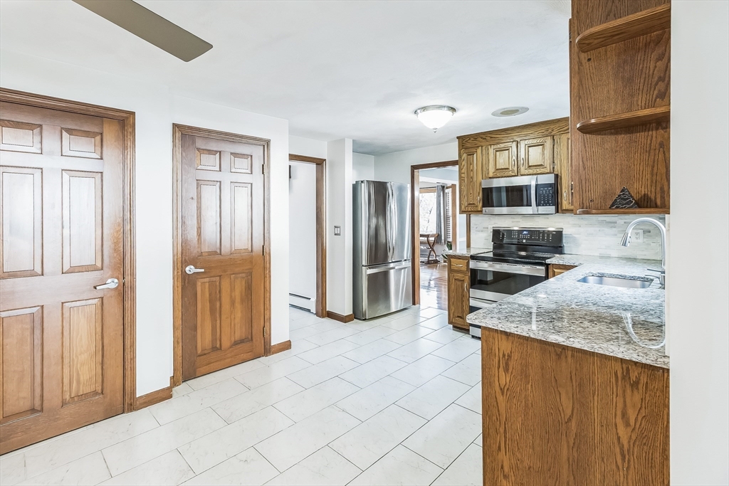 10 Daniels Road Mendon, MA 01756 - Photo 7 of 34 Gallery Image 7