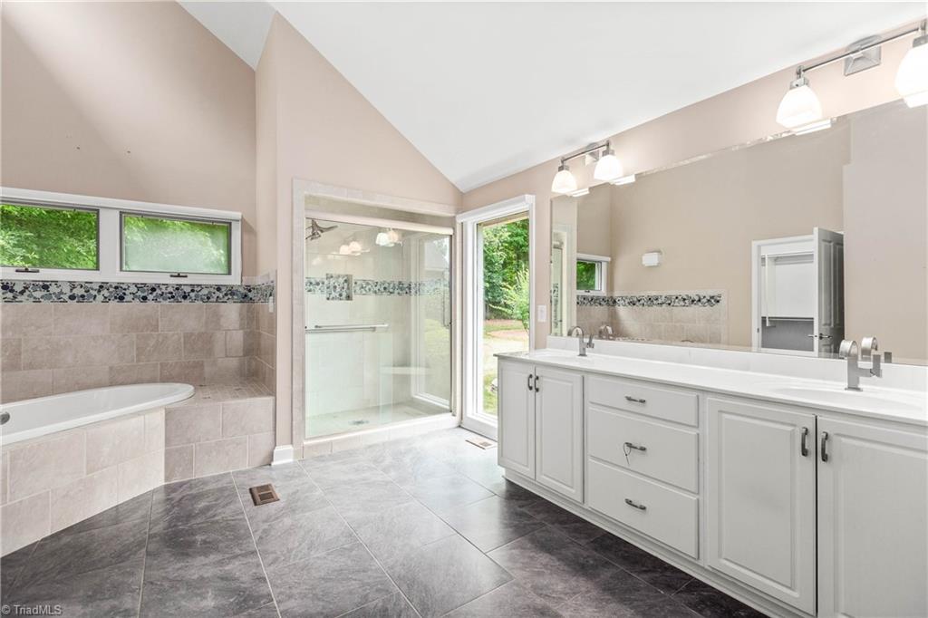 4200 Clinard Road Clemmons, NC 27012 - Photo 33 of 49 Master bath