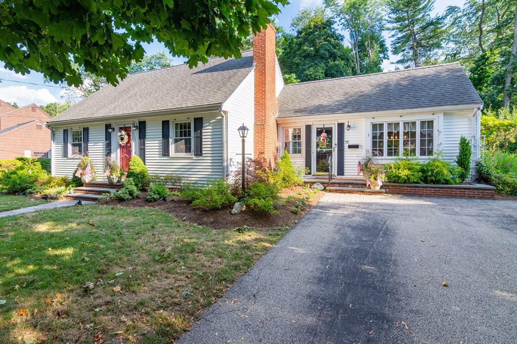 92 Norfolk Road Braintree, MA 02184 - Photo 2 of 33 Gallery Image 2