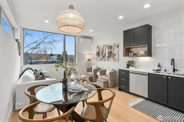 $685,000 | 3205 B 37th Place South, Seattle, WA 98144