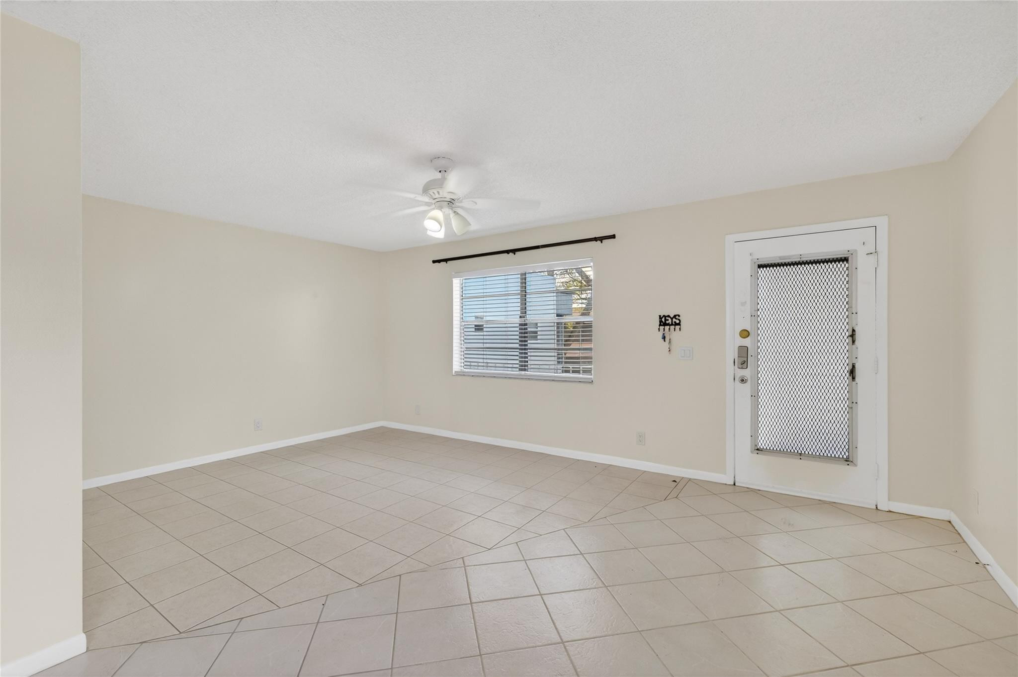 608 Normandy Lane, Unit M Delray Beach, FL 33484 - Photo 5 of 19 Photo 2