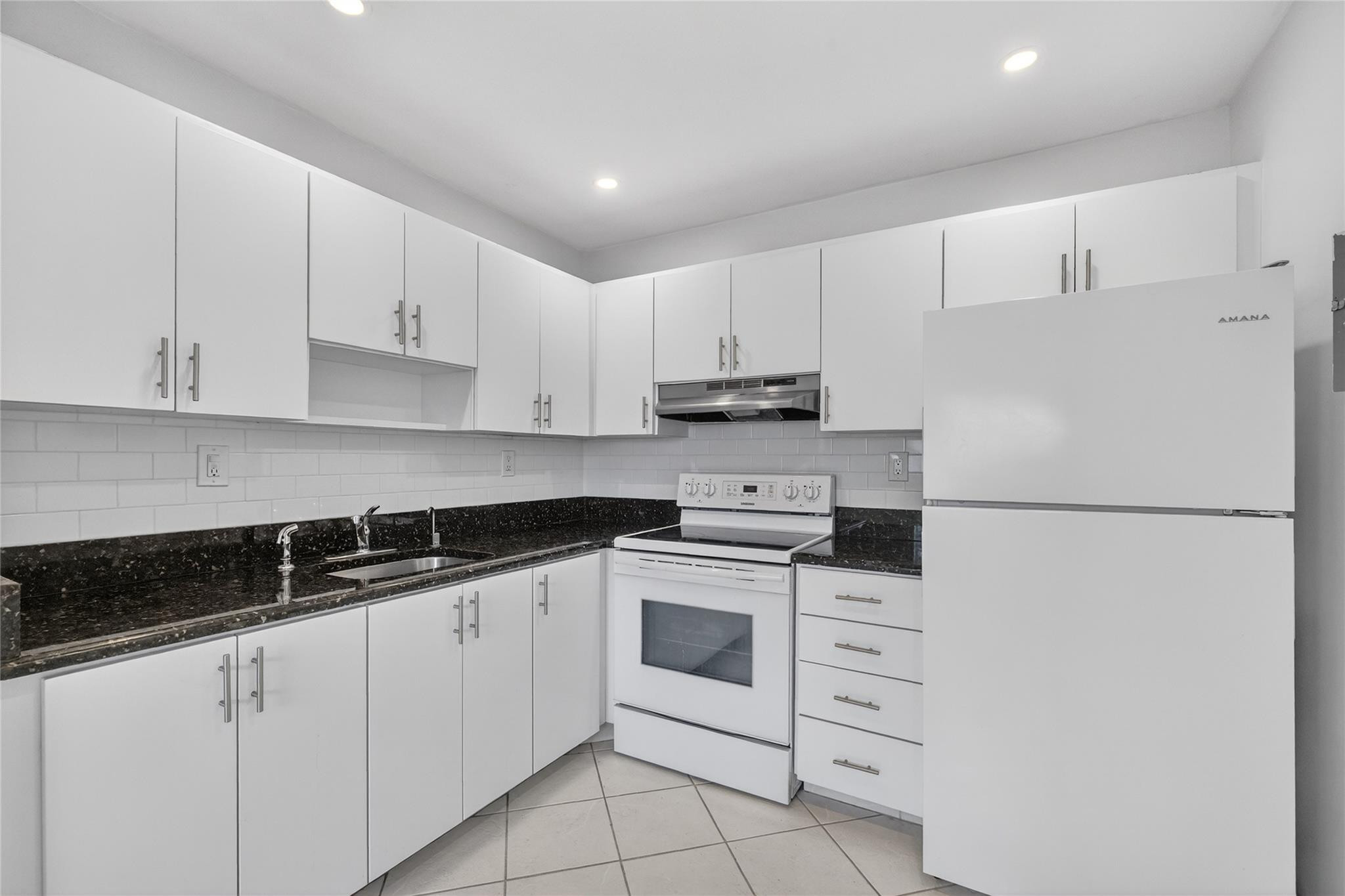 608 Normandy Lane, Unit M Delray Beach, FL 33484 - Photo 8 of 19 Photo 6