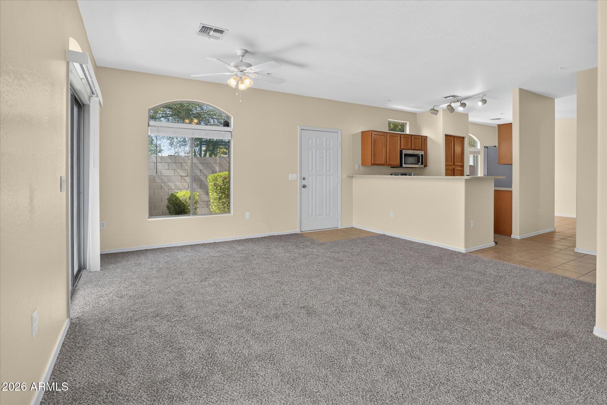2150 East Bell Road, Unit 1090 Phoenix, AZ 85022 - Photo 6 of 39 05-2150-E-Bell-Rd-1090-Phoenix-WindowSti