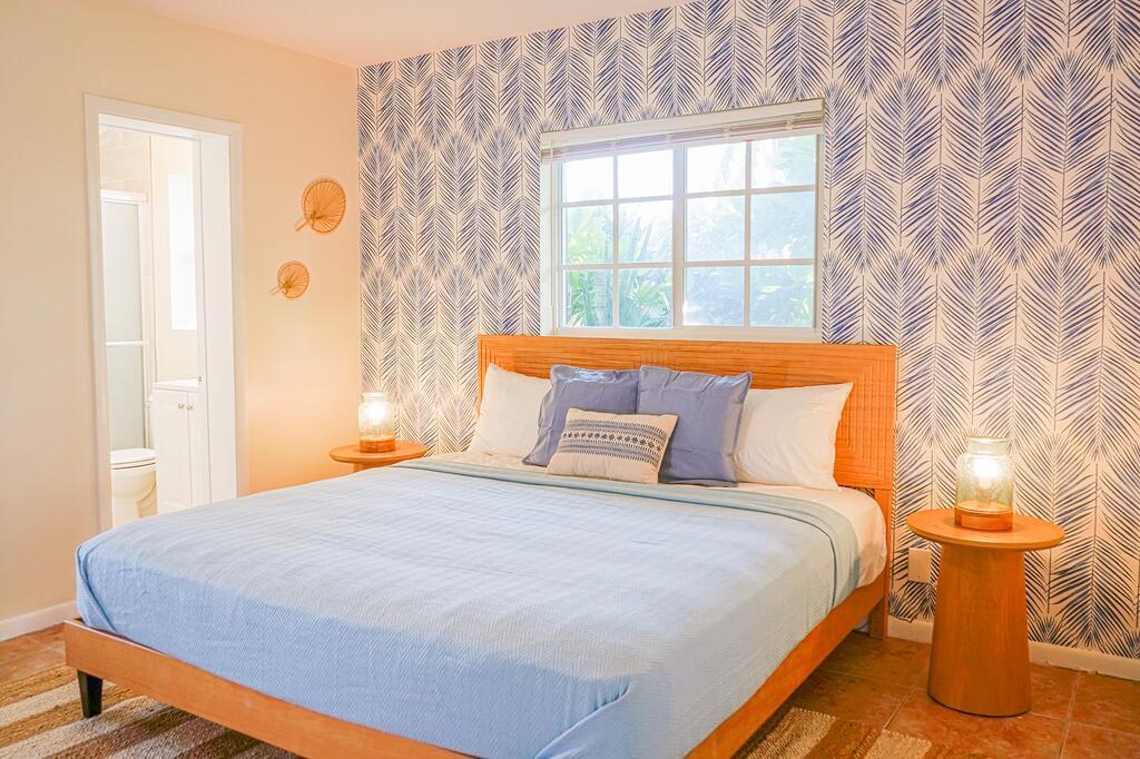 231 Bamboo Road, Unit 1 Palm Beach Shores, FL 33404 - Photo 11 of 27 Master bedroom