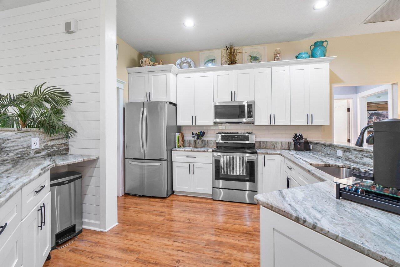 9764 154th Road North Jupiter, FL 33478 - Photo 11 of 37 012-9764154thRoadNorth-Jupiter-FL-33478-