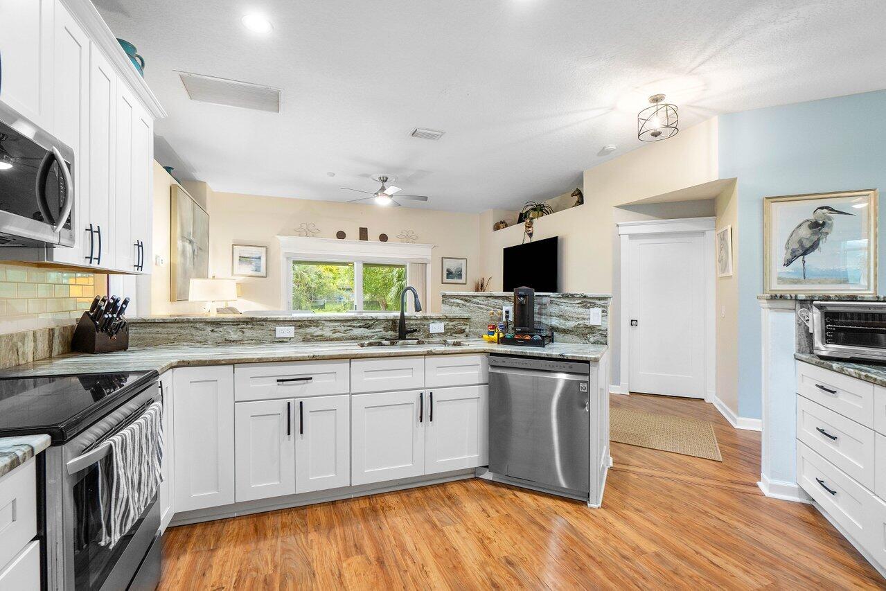 9764 154th Road North Jupiter, FL 33478 - Photo 12 of 37 013-9764154thRoadNorth-Jupiter-FL-33478-