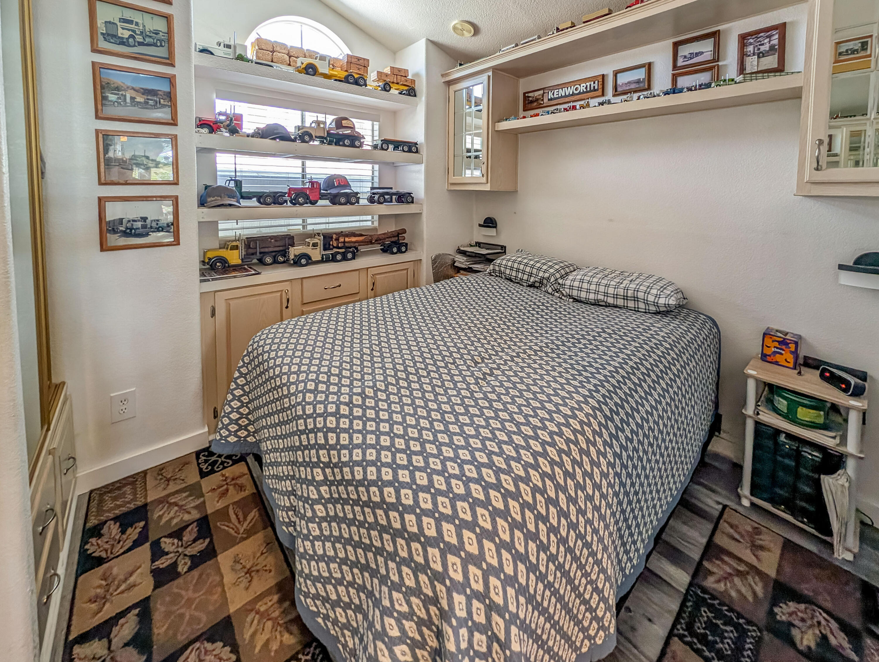 70200 Dillon Road, Unit 665 Desert Hot Springs, CA 92241 - Photo 20 of 40 a bedroom with a bed and a window