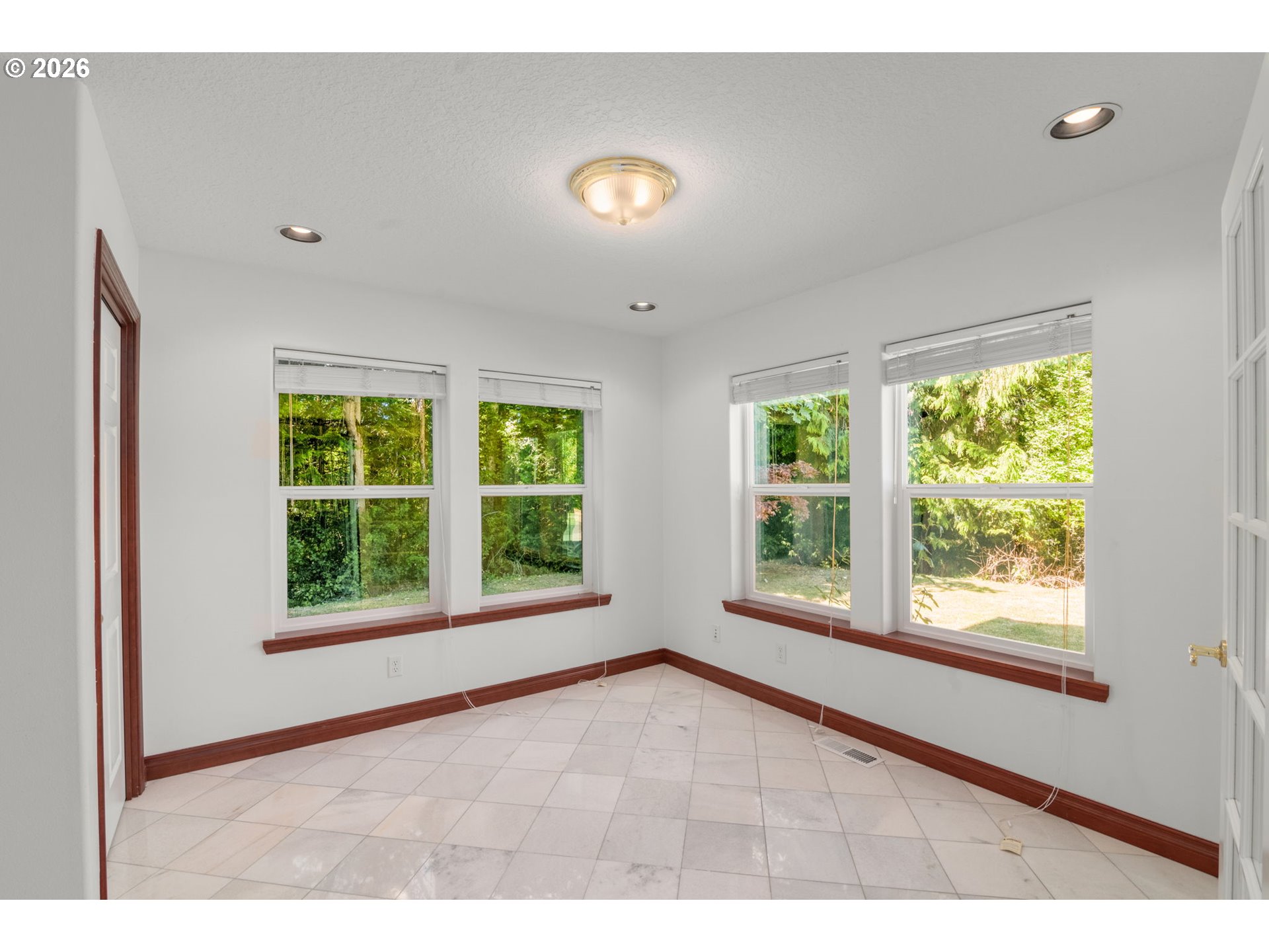 534 Northeast South Shore Road Portland, OR 97211 - Photo 7 of 31 Den/Office