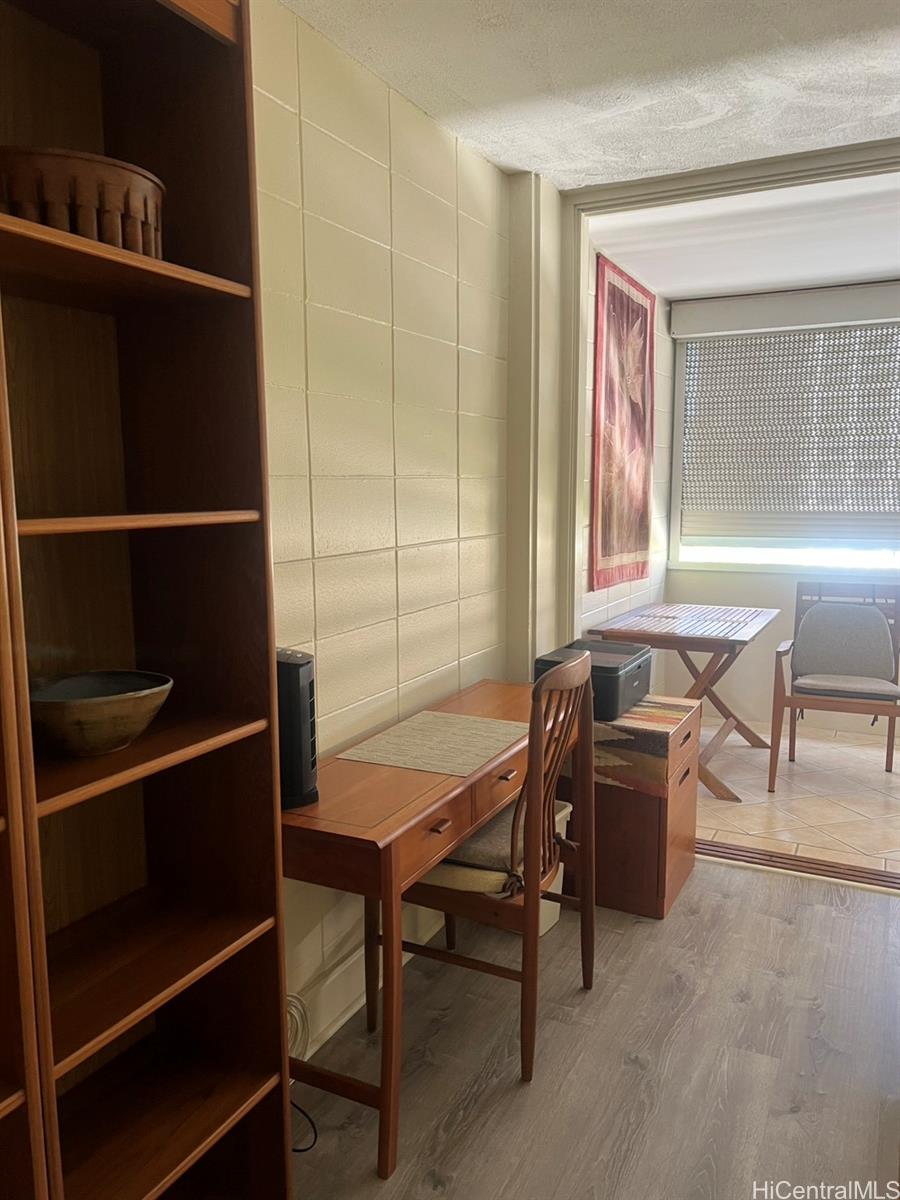 425 Ena Road, Unit B1002 Honolulu, HI 96815 - Photo 13 of 20 a view of a livingroom with furniture and window