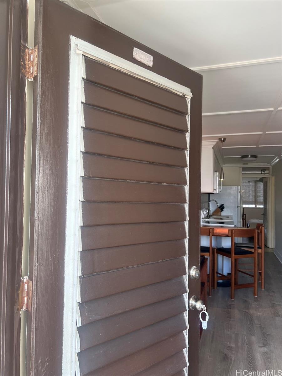 425 Ena Road, Unit B1002 Honolulu, HI 96815 - Photo 19 of 20 a room with a chair and table