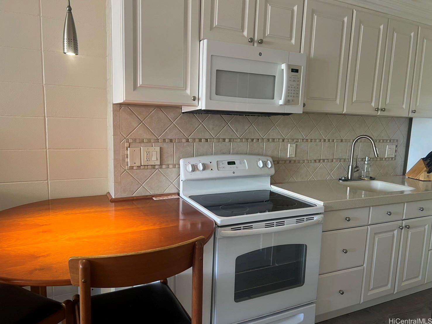 425 Ena Road, Unit B1002 Honolulu, HI 96815 - Photo 8 of 20 a kitchen with a sink and cabinets