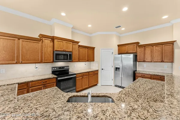 $2,400 | 3720 Alamanda Key Drive, Melbourne, FL 32901