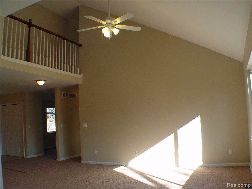 Very Updated Novi Home (25).JPG