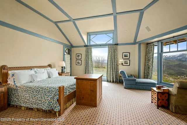 a view of entryway with a front door